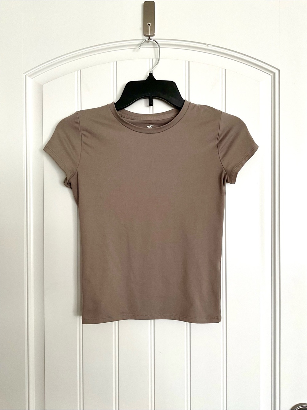 Hollister Women's‎ Longline Cropped Tee Size Small Long In Taupe